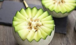 崔胜澈吃蜜瓜,甜蜜分享，夏日清凉