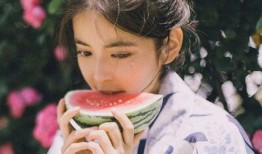 吃惊吃瓜头像男生,网友热议不已